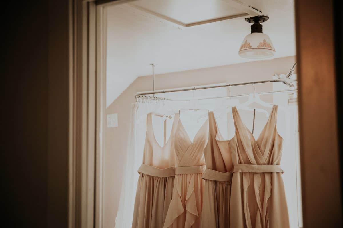 How Much Does It Cost To Hem A Bridesmaids Dress? (On Average)