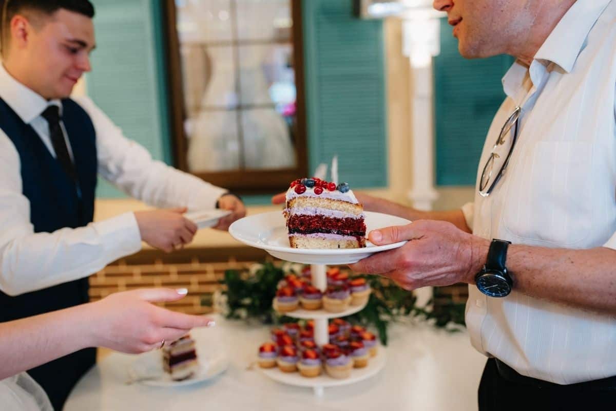 Is Wedding Cake Tasting Free? 