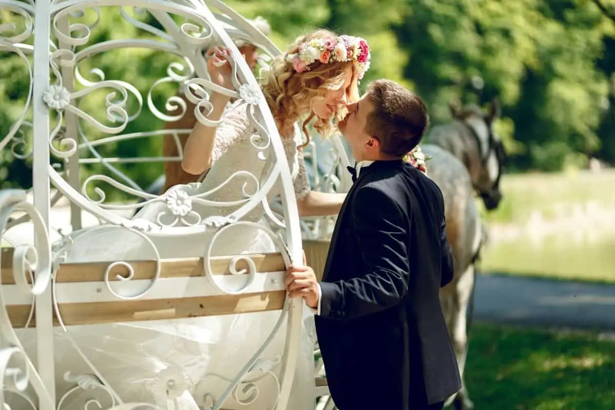 [Magical Wedding Day] 14 Magical Outdoor Fairytale Wedding Themes For Your Happily Ever After 
