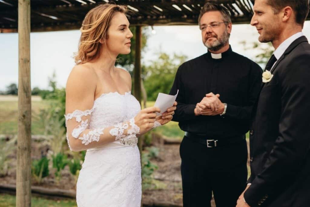 Who Reads Vows First In A Wedding Ceremony? The Bride or Groom?