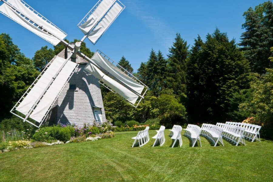 10 Beautiful Windmill Wedding Photos To Inspire You