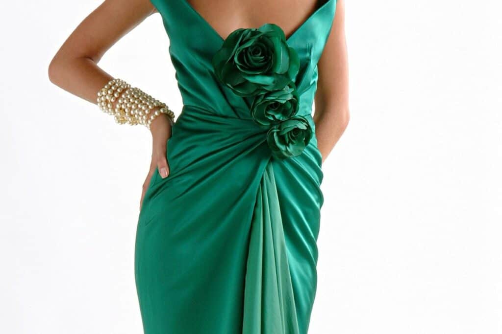 What Color Accessories Complement Green