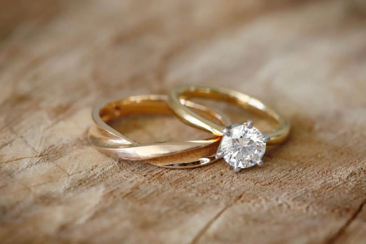 Difference Between Engagement Rings and Promise Rings